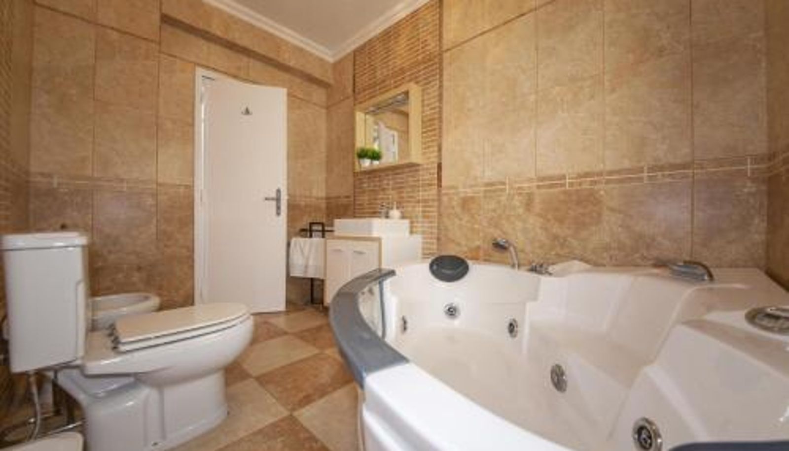 Apartment - B17 - The Stunning Seaview Apartment