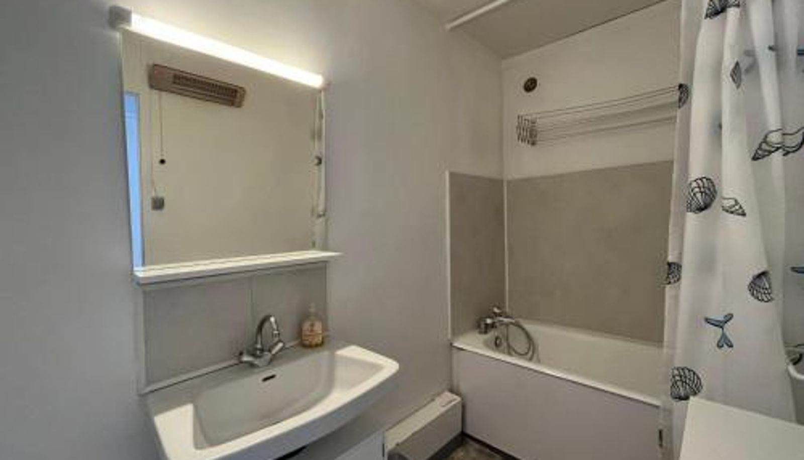 Standard room - Confort - FR-1-165A-103  Sud T2 spacieux face aux pistes - 6 pers