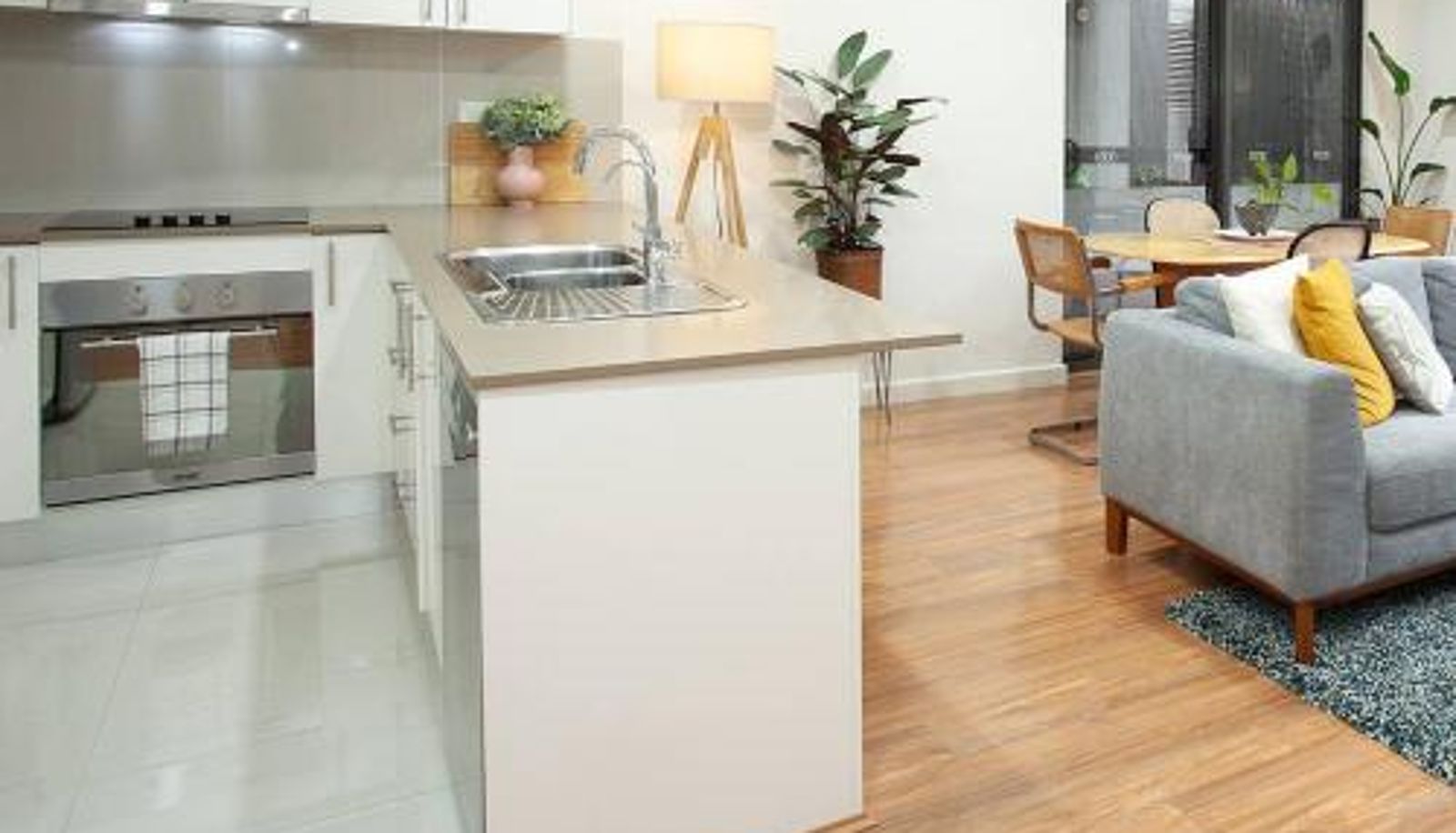 Camera standard - Huge 3 Bed Camperdown Garden Apt w Parking Aircon