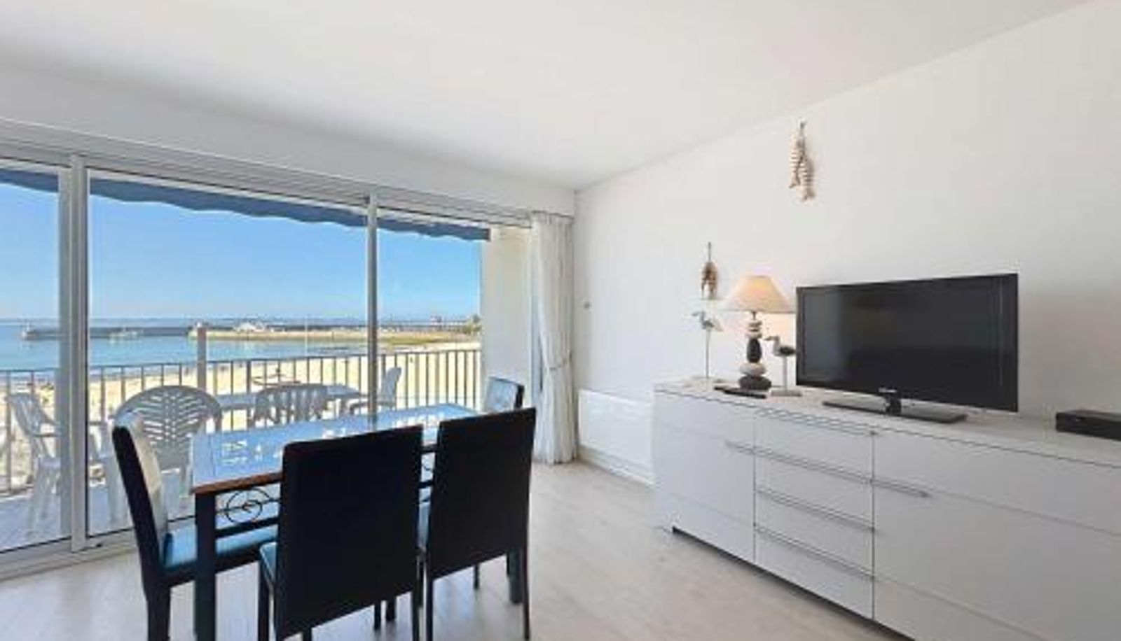 Info - WIFI - FR-1-478-107  Parking  Animaux  Vue Mer Studio 50m² à Quiberon - 4 pers