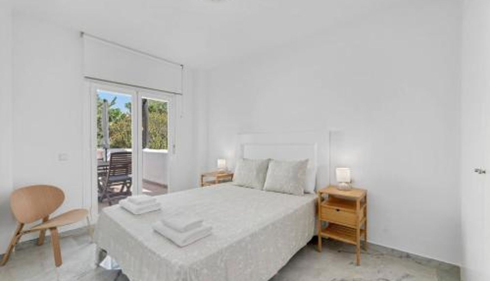 Apartment - Family Beach Apartment With Pool