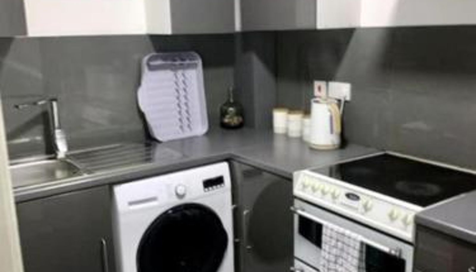Apartment - Large 7 Bedrooms split-level Flat Sleeps up to 14