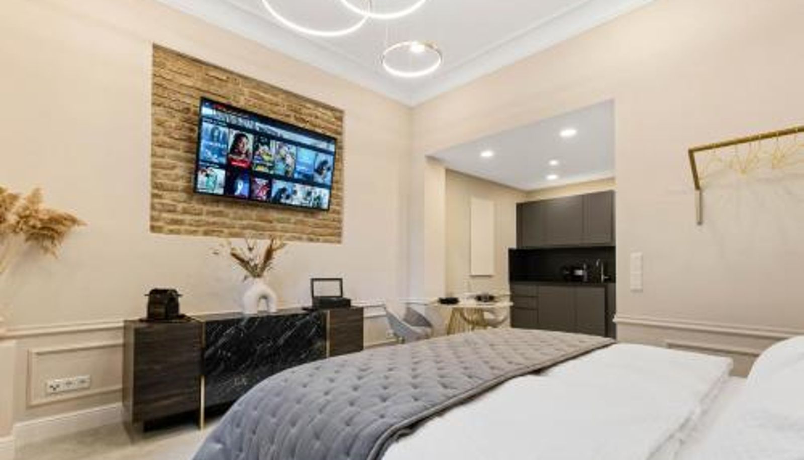 Info - DESIGN Studio I Center I Kingbed I NEW