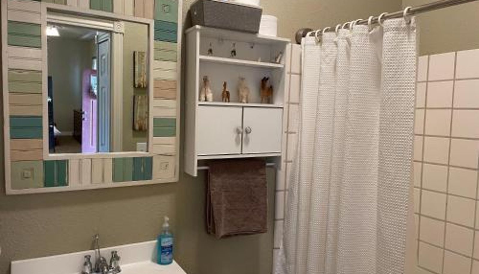 Standard room - Llama-Stay at Spooky Tooth Ranch - Mtn Views!