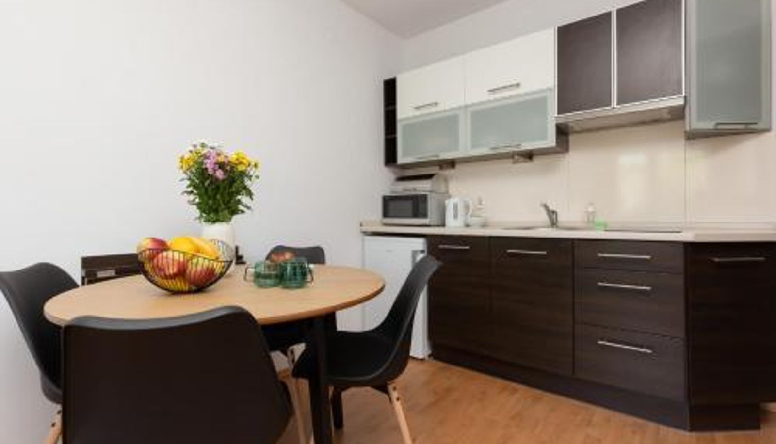 Kuchnia - Cozy Apartment with Balcony Warszawa by Noclegi Renters