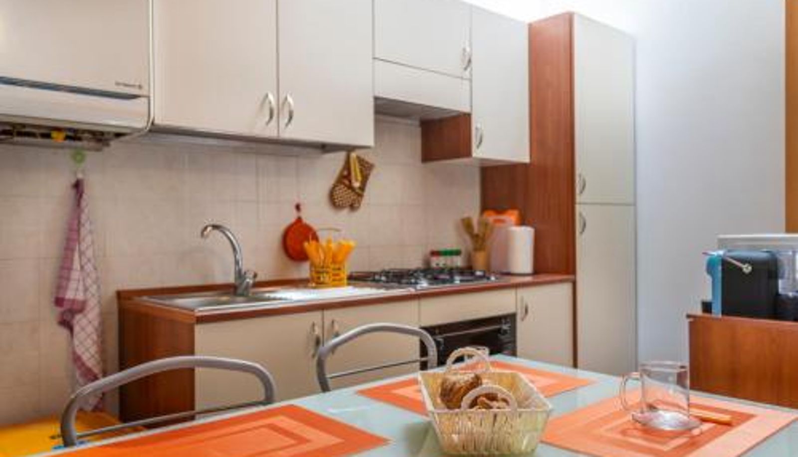 Kitchen - GuestHost - LEISURE & BUSINESS - Tempo libero & Business