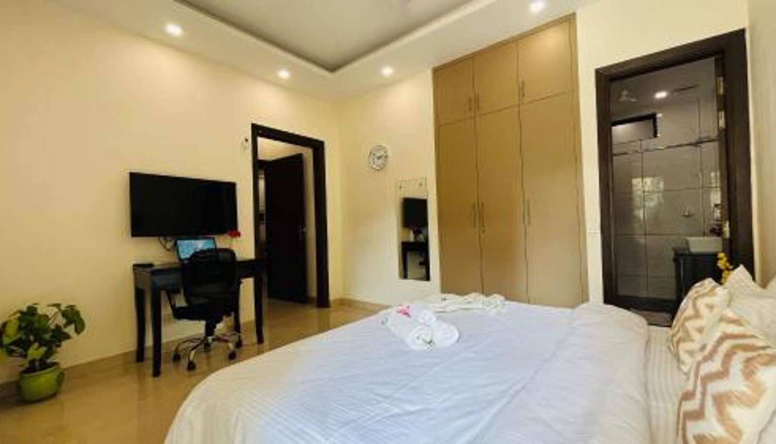 Info - Lift  Balcony BluO Studio DLF CyberCity - Kitchen