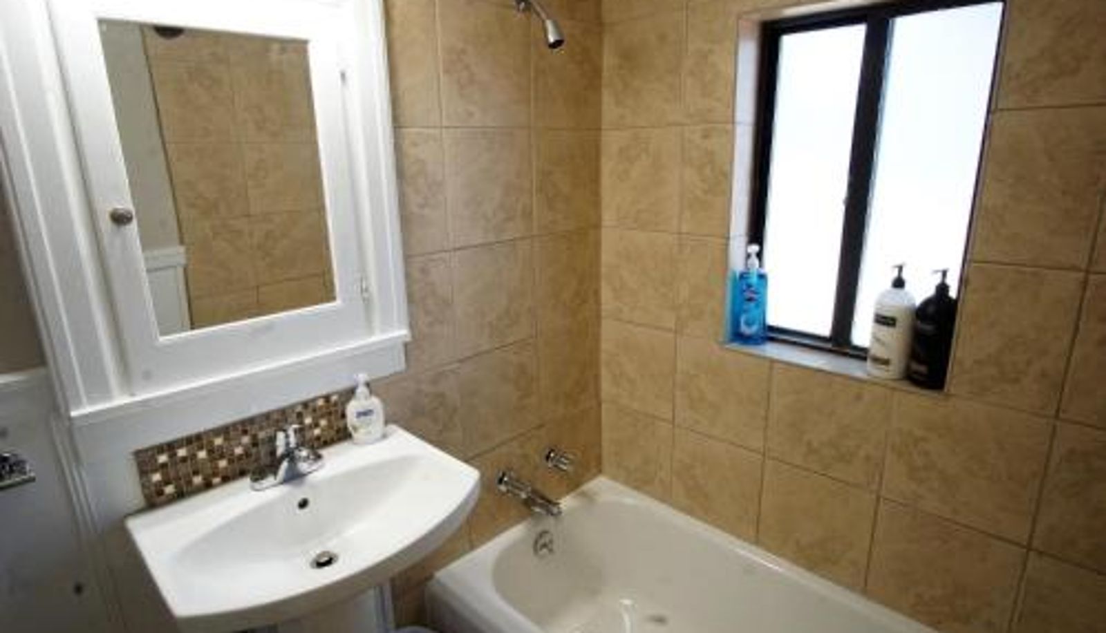 Info - Beautiful Bungalow Next to UNC - Free Cruiser Bikes!