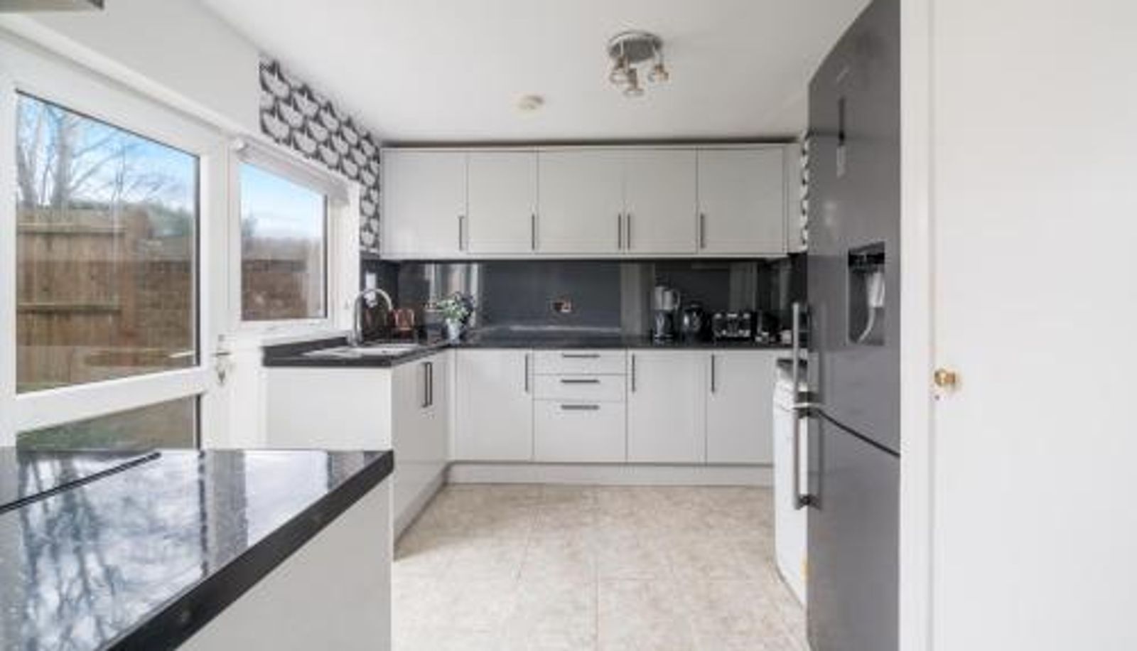 Apartment - WiFi  Free Off Street Parking for 2 Cars  Garden Skyvillion-STEVENAGE Amazing 3Bed House