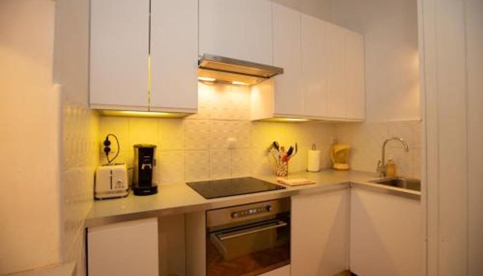 Kitchen - avec parking  central  spacieux Majestic T2 calme