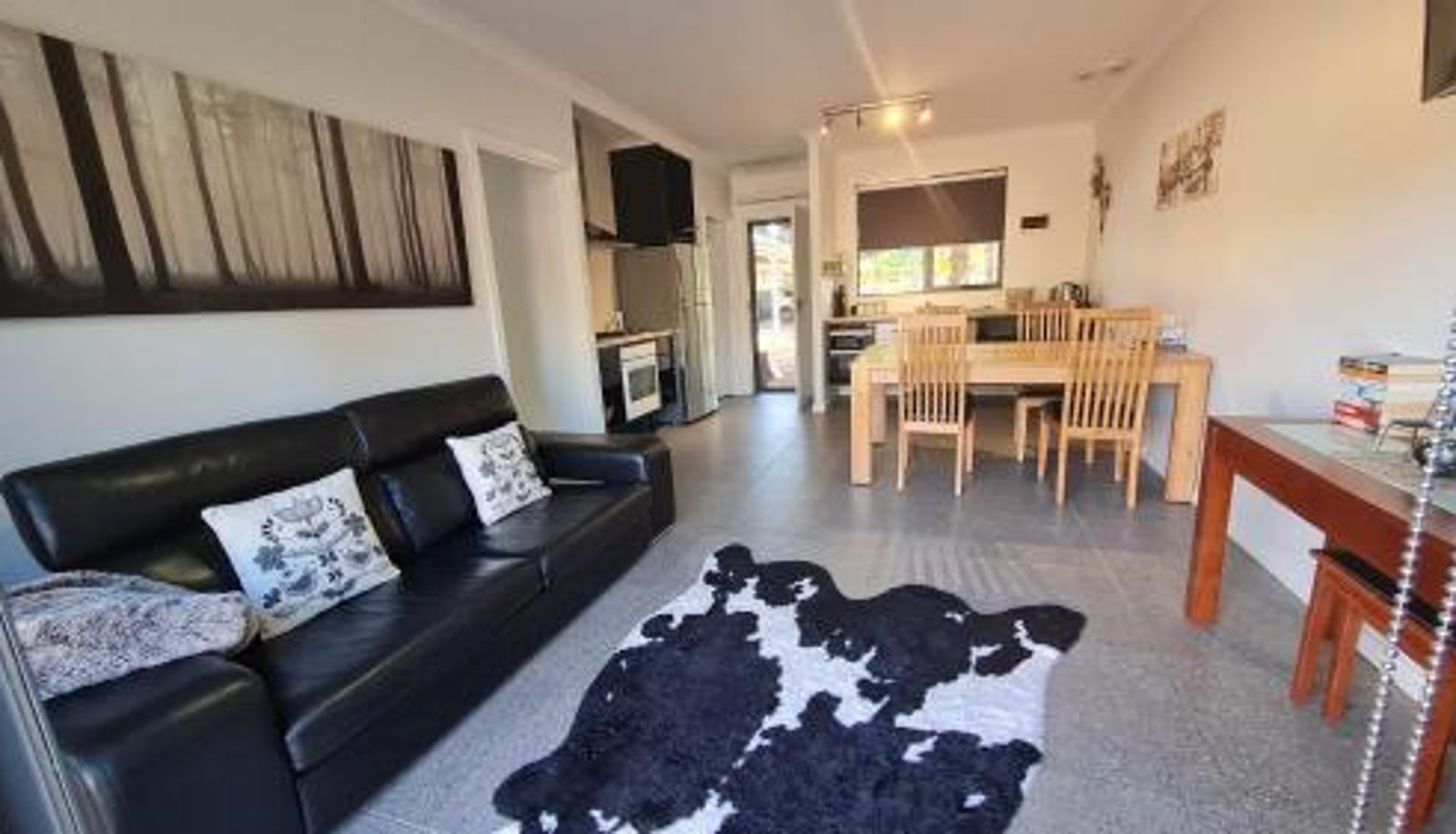 Info - Red Ochre - Large Apartment with Private Courtyard