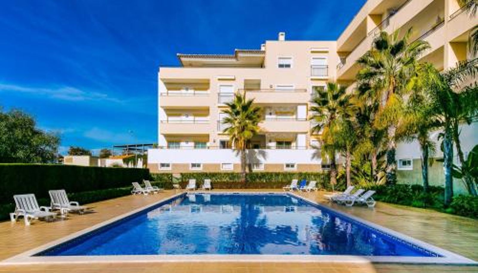 Apartment - A04 - Large Modern 1 Bed Apartment with pool