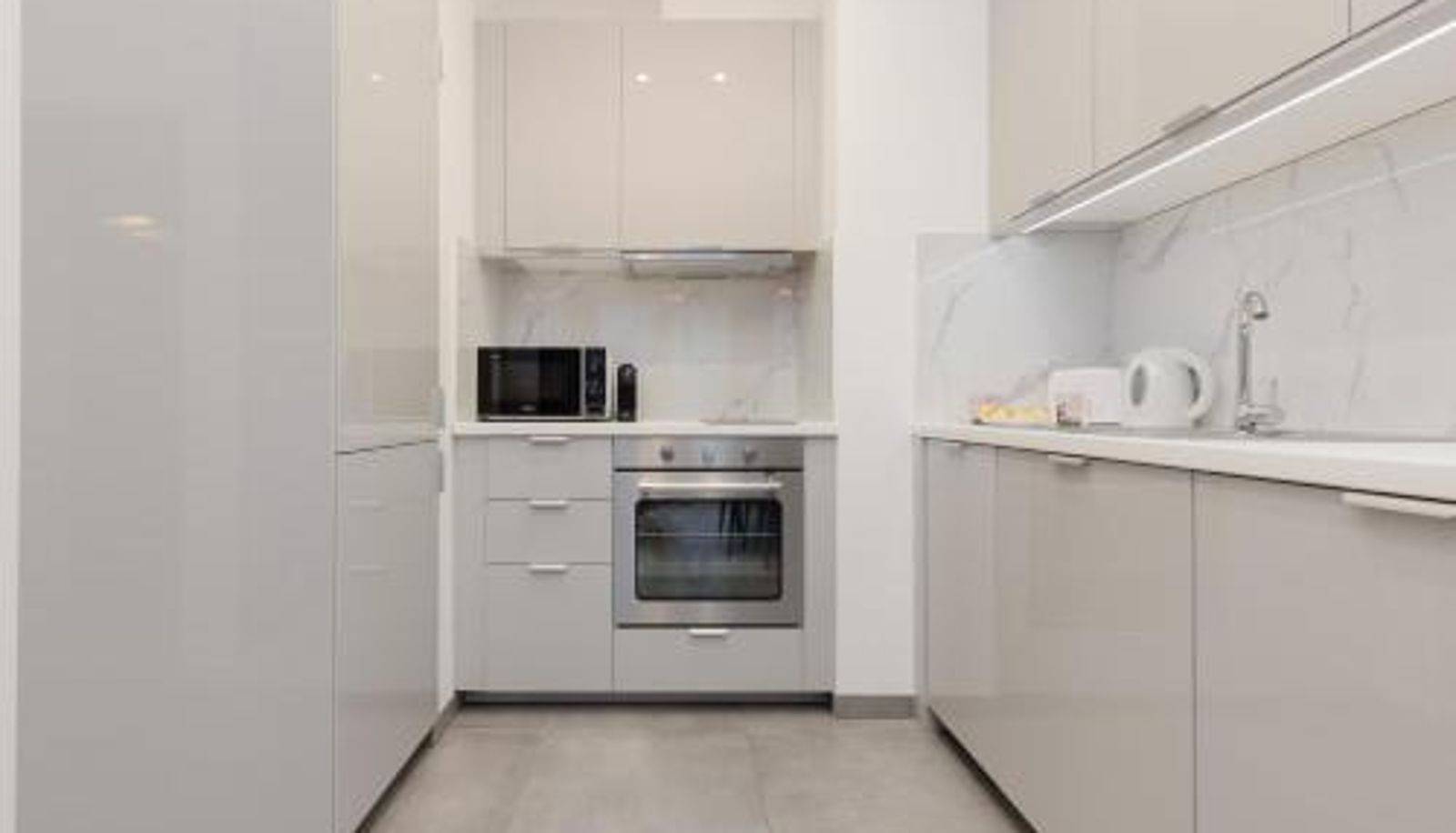 Appartement - Elegant Apartment with Balcony & Bathtub Warsaw Wola by Noclegi Renters
