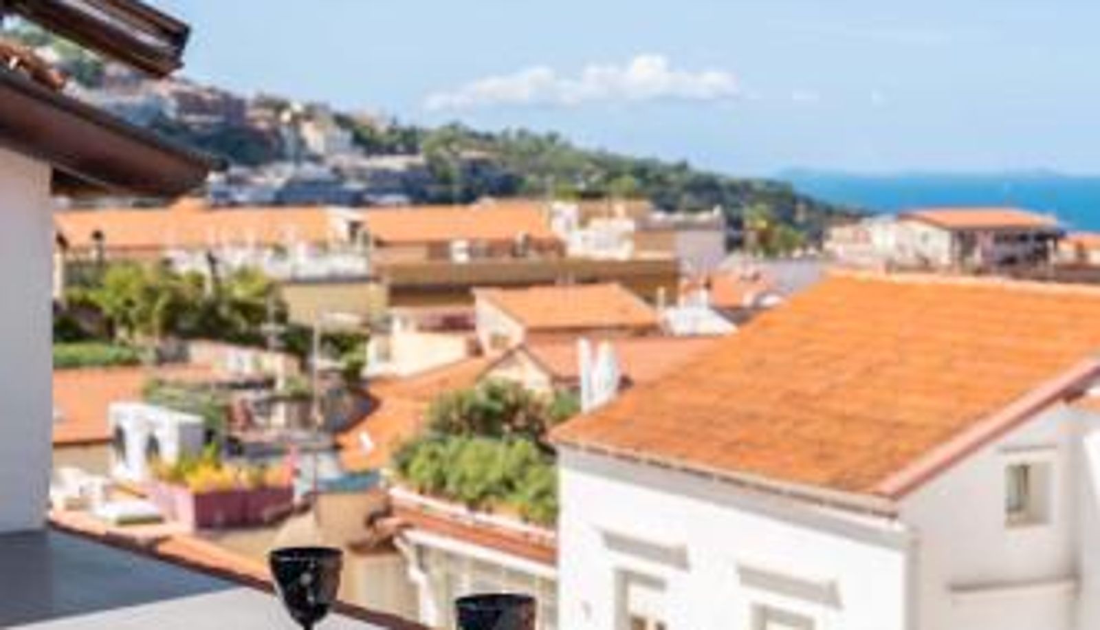 Apartment - AMORE RENTALS - The Roof