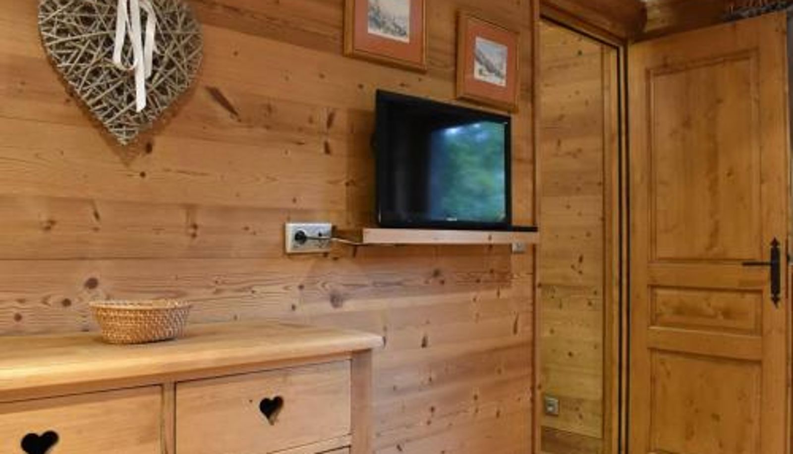 Info - proche pistes et commerces - Méribel - FR-1-180-552  terrasse et parking Appartement cosy avec cheminée
