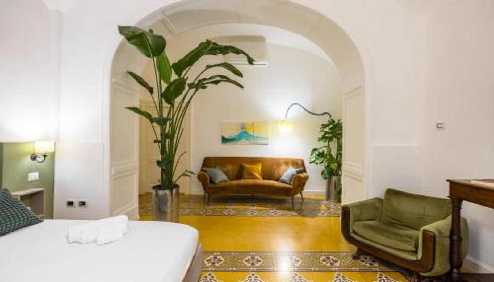 Zimmer - entire house in the heart of Naples Kea Home