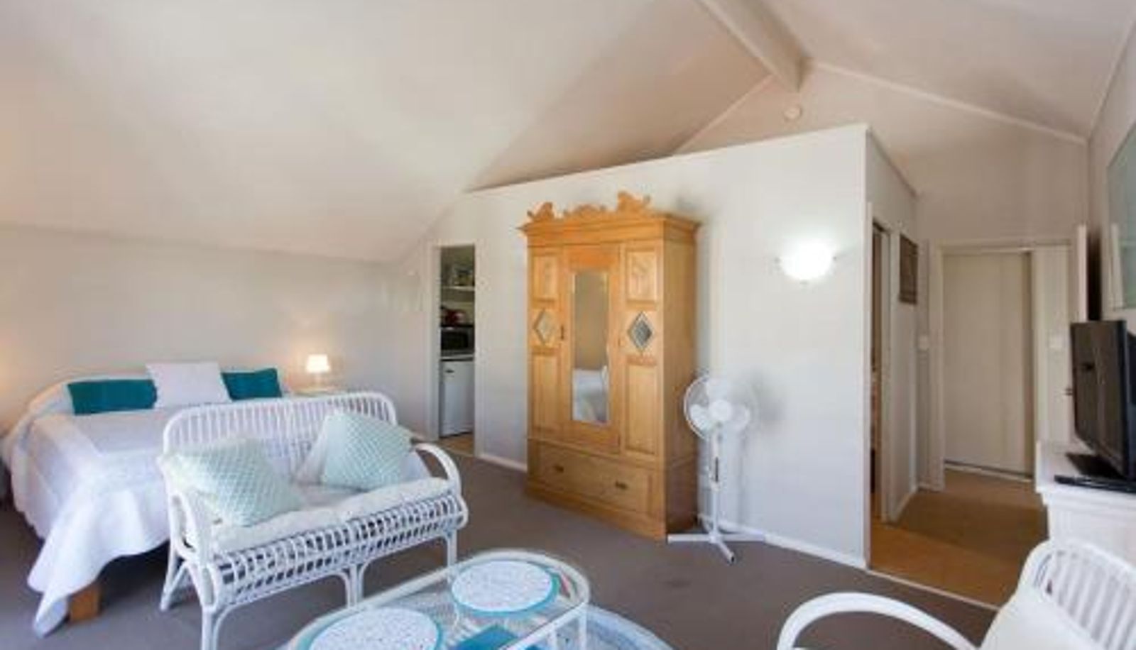 Zimmer - Fremantle Local Beach Studio