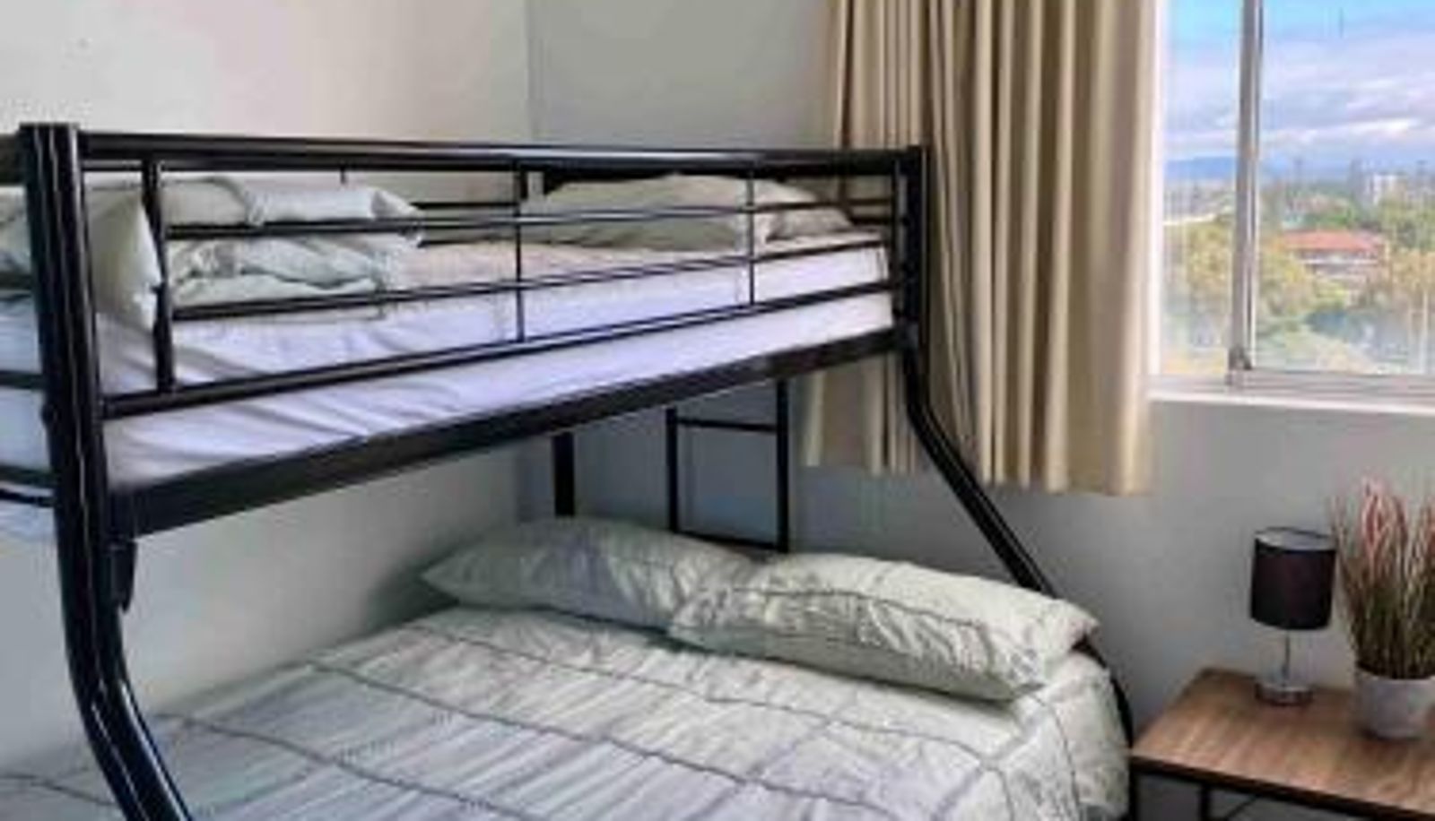 Zimmer - Ebbtide 29 - All linen supplied Bunk linen provided for self-making