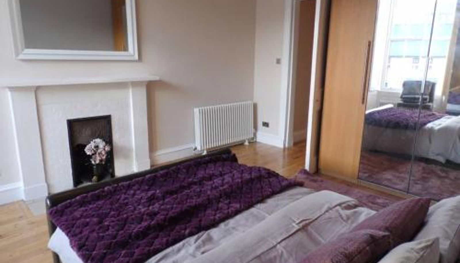 Info - main door flat with private parking  3 bedroom  spacious WEST END - Stunning