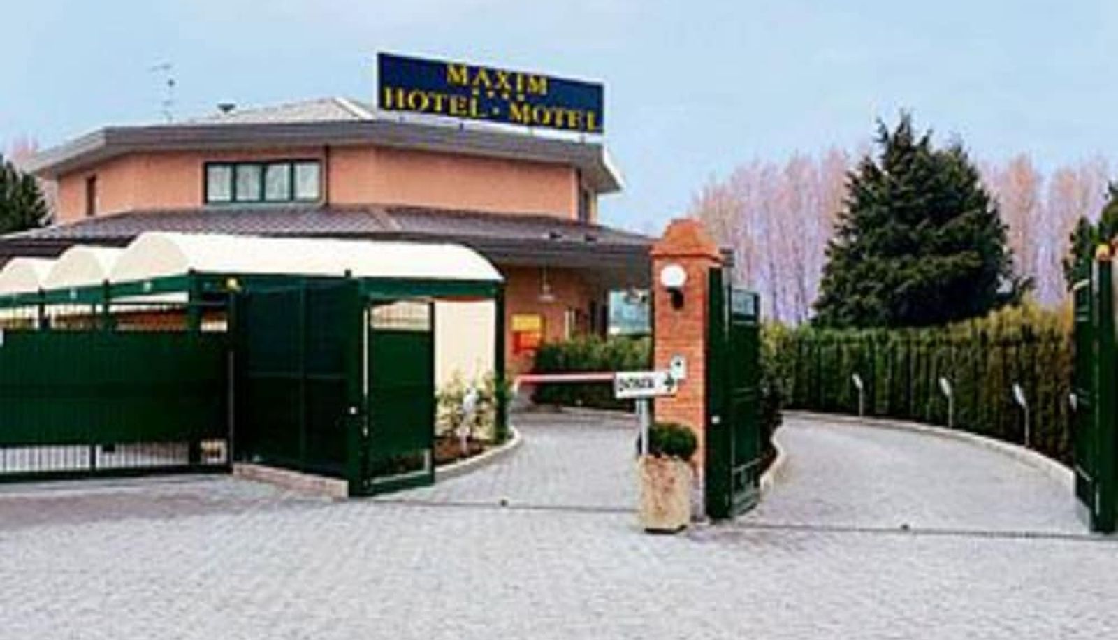 Zona exterior del hotel - Maxim Hotel