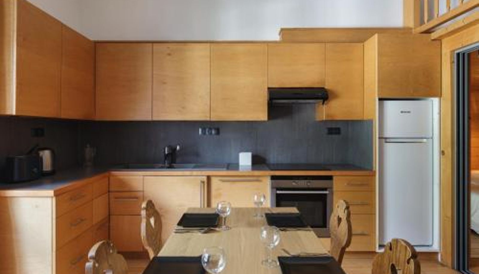 Apartment - Central Majestic Apartment Near Skiing - Happy Rentals