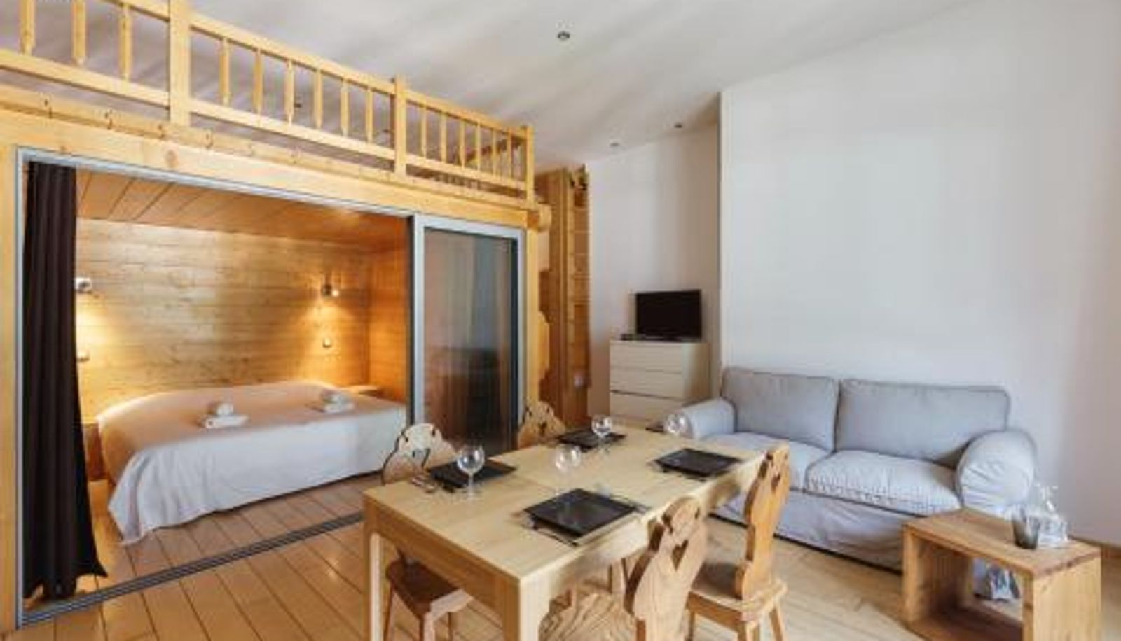 Apartment - Central Majestic Apartment Near Skiing - Happy Rentals
