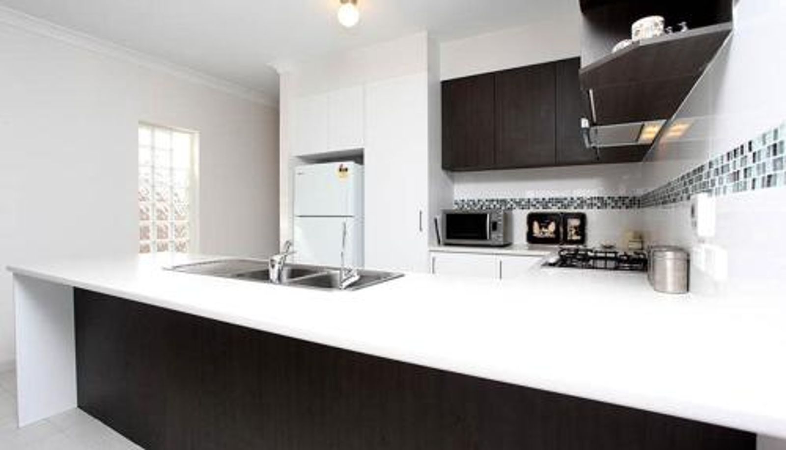 Standard room - 13 Elliot Ave - Pets Negotiable - BYO Linen