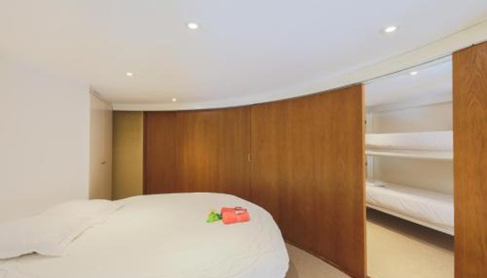 Chambre - Quai des Marinières AP2015 by Riviera Holiday Homes