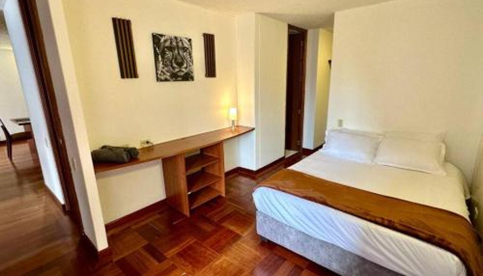 Standard room - Brand New Flat with Wooden Accent in upper class neighborhood in Bogotá City Escape
