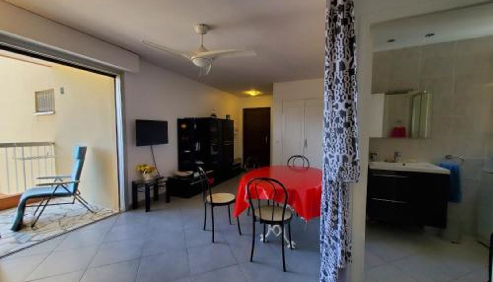 Apartment - Saint-RAPHAEL La Peguiere Face a la plage Vue Mer
