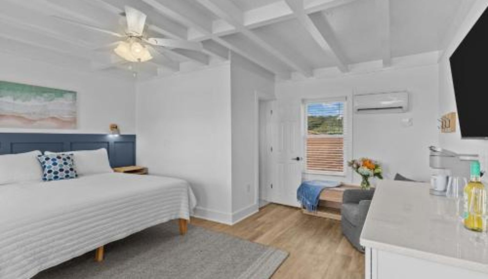 Zimmer - The Beach House at Oak Island by North State Hospitality