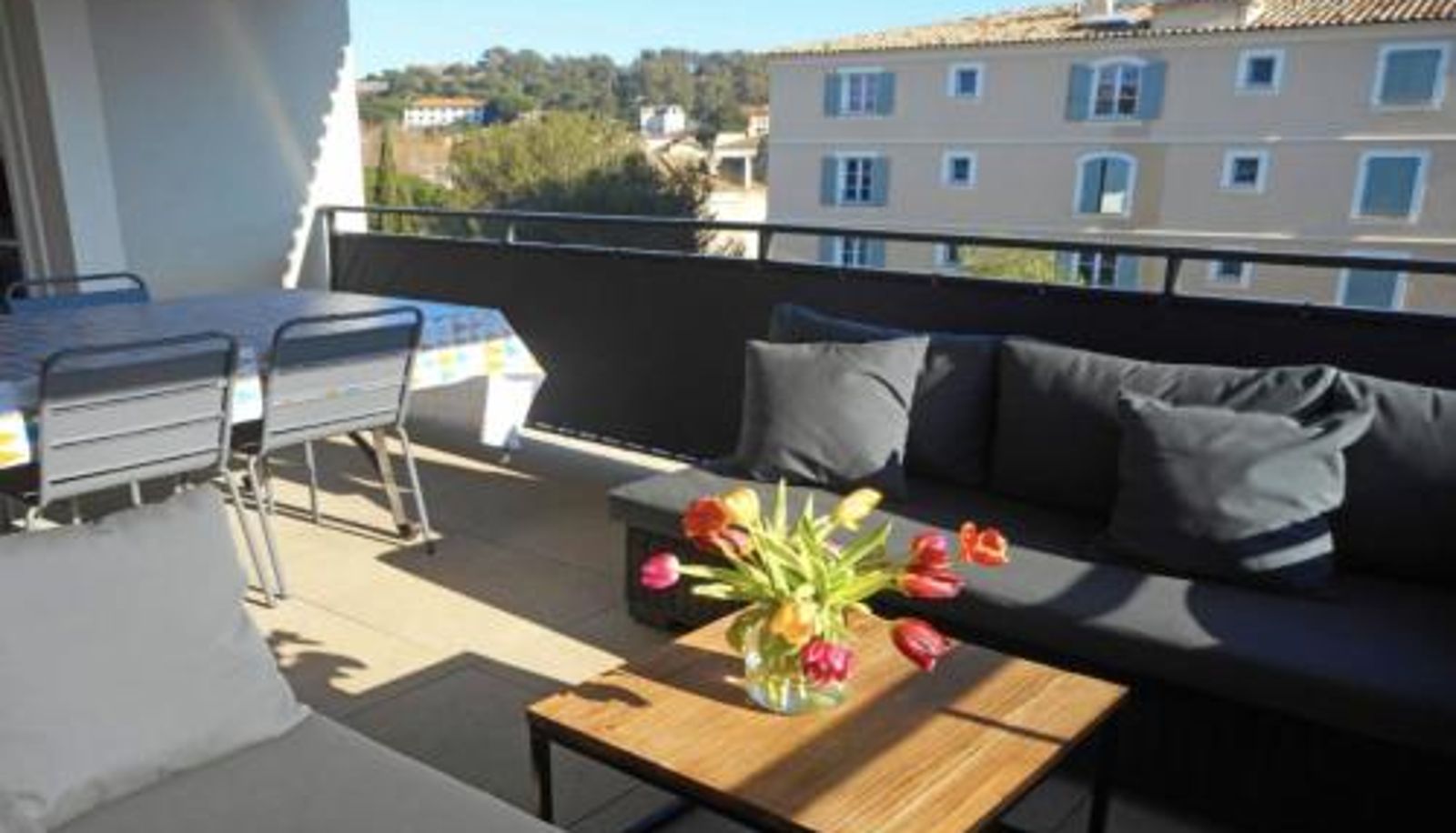 Info - Bright Flat In The Heart Of Saint Tropez