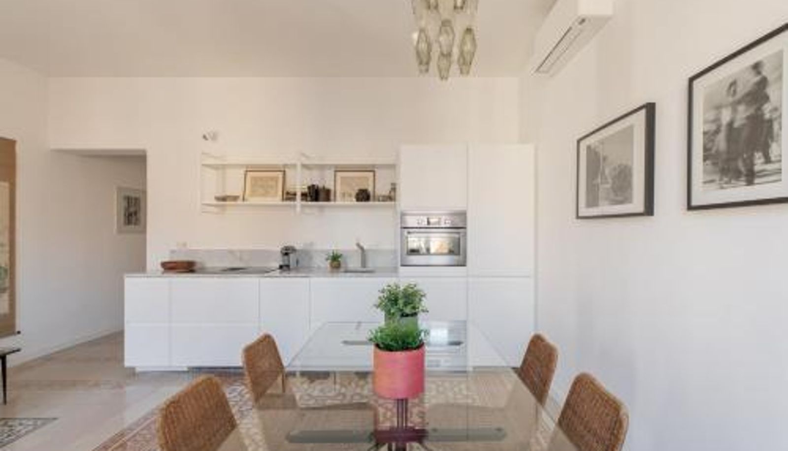 Apartment - iFlat Lovely apartment with view on Pope window