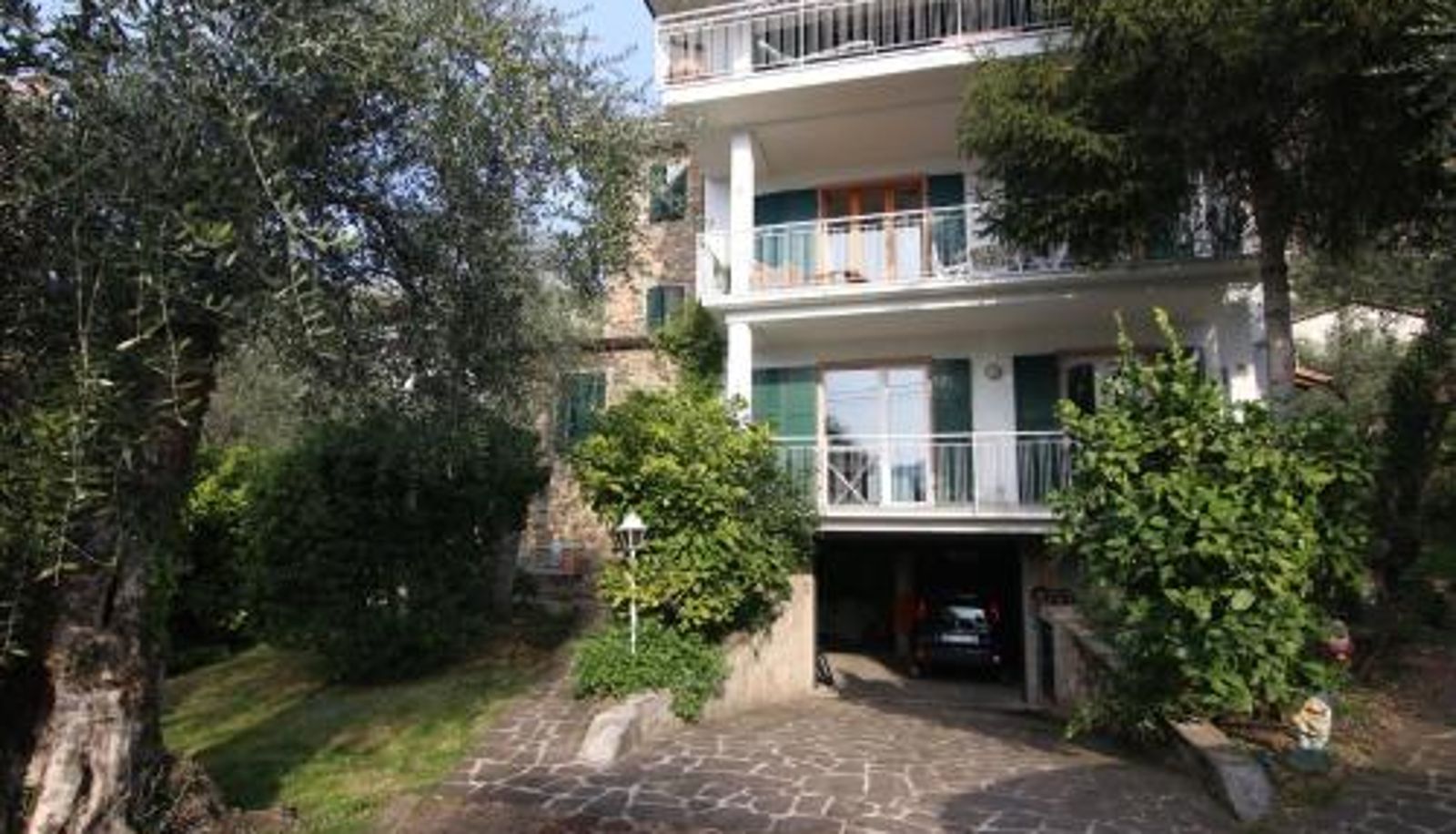 Info - 3 rooms apartment whit balcony and lake wiew