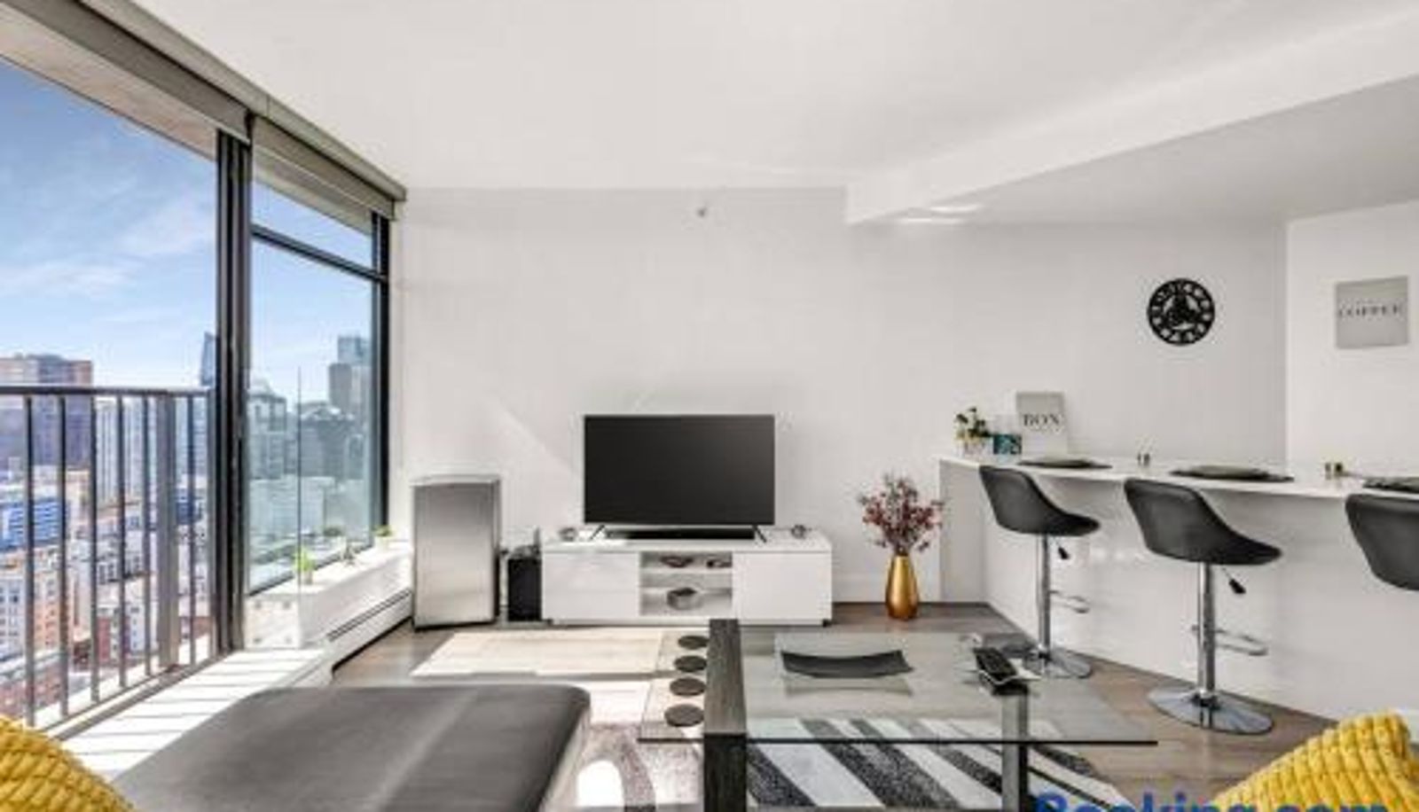 Standard room - Central Luxury Apartment with Best City Views!