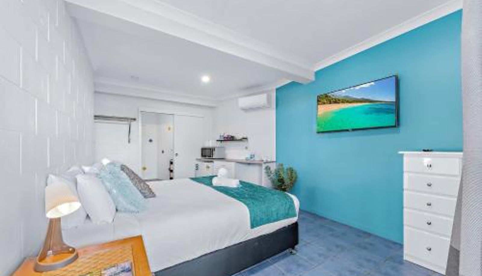 Info - Airlie Sun & Sand Accommodation Studio #1 KIDS STAY FREE