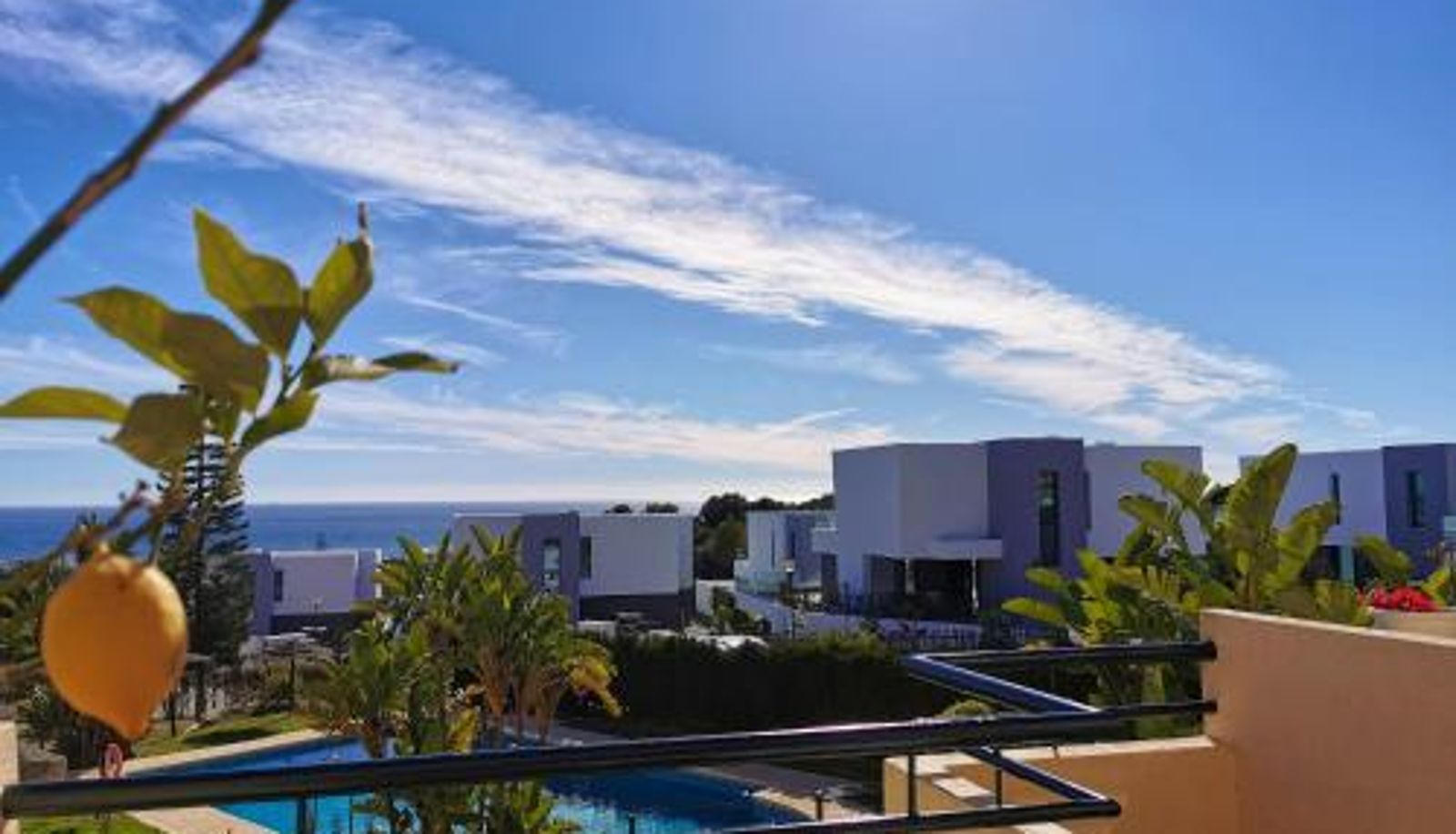 Terrace - 80 m² with shared pool Elegant apartment in Marbella