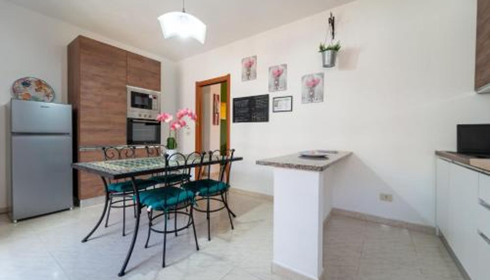 Breakfast room within the restaurant - Villa Paradise