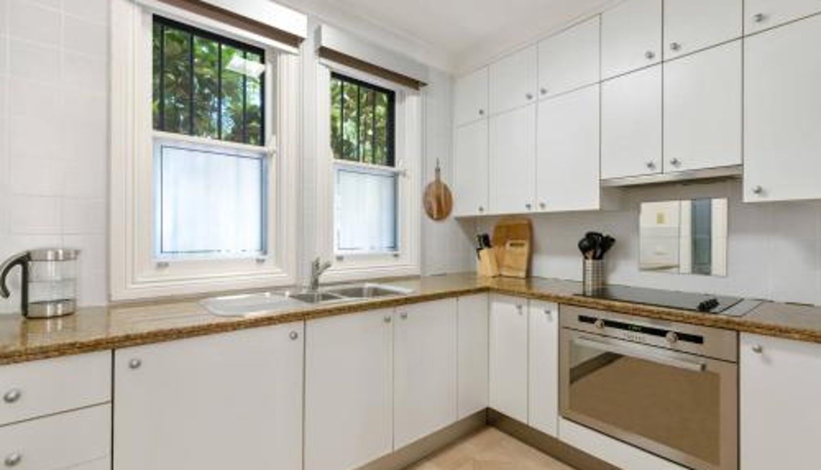 Cucina - 2BR Terrace on Leafy Tree-Lined Street