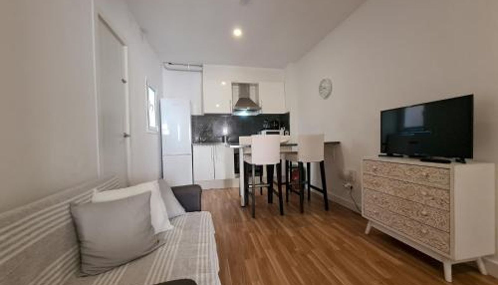 Apartment - WALK to CAMP NOU - Wi-Fi AC 3 Bed by MyRentalHost