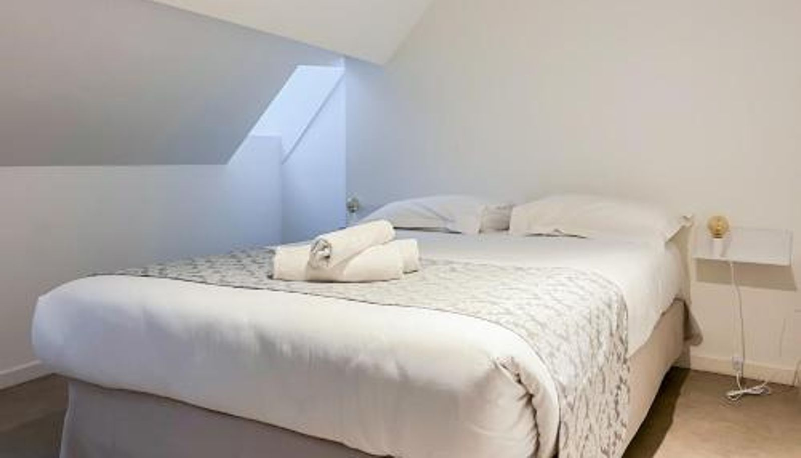 Apartment - Atypique sous chateau vieille ville AC