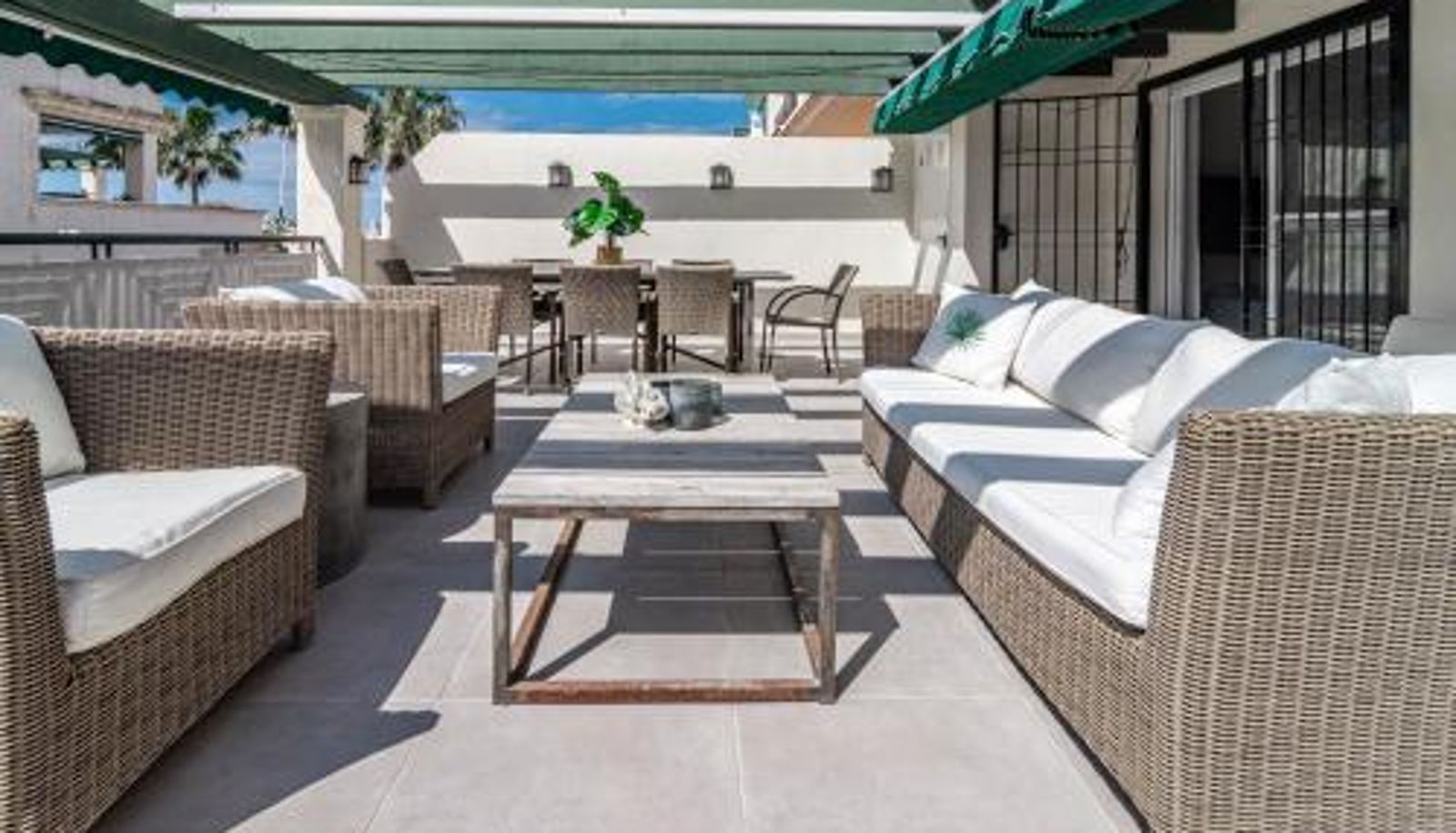Apartment - Sensational and Exotic 3-Bedroom Retreat in Nueva Andalucia with a Palm Garden
