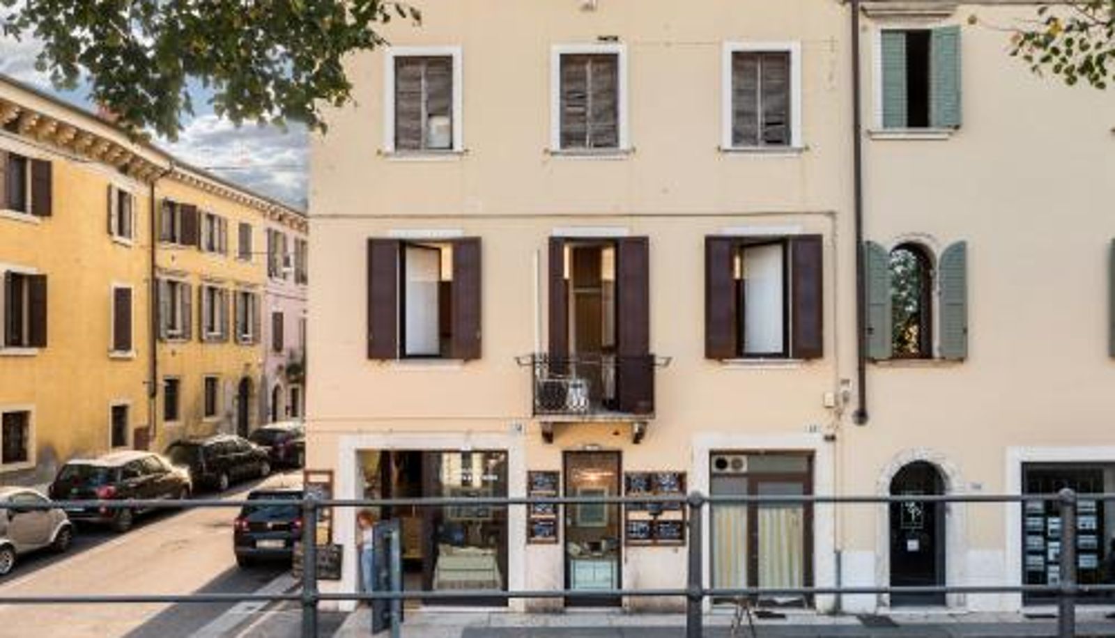 Hotel outdoor area - Flats4rent Regaste