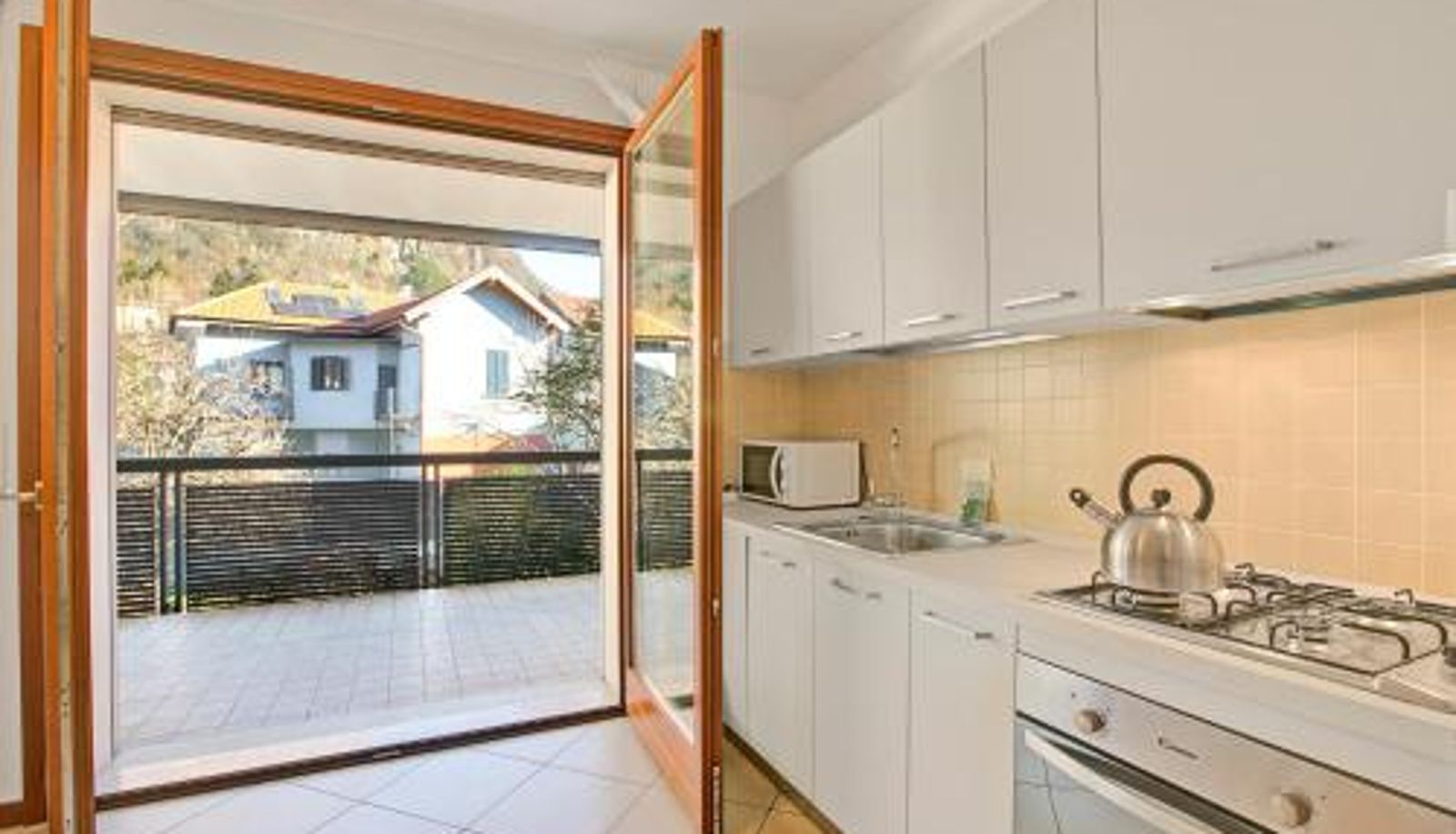 Apartament - Magnolia: Laveno Centre 2BR with Terrace - Happy Rentals