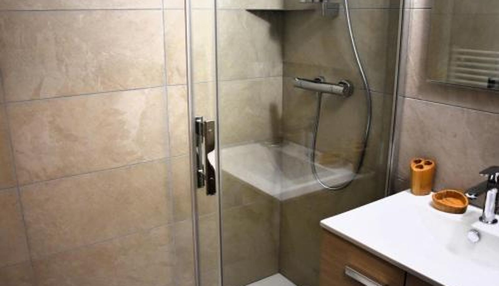 Standard room - Appartement lumineux avec balcon - 4 personnes - FR-1-464-91