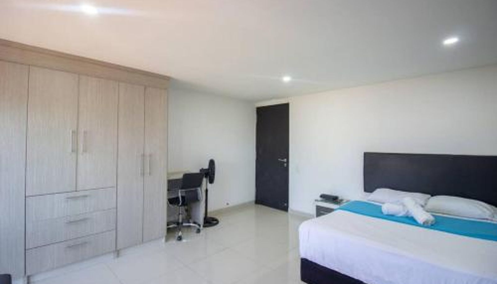 Pokój typu standard - Avenida el poblado con Garage y lavanderia 506