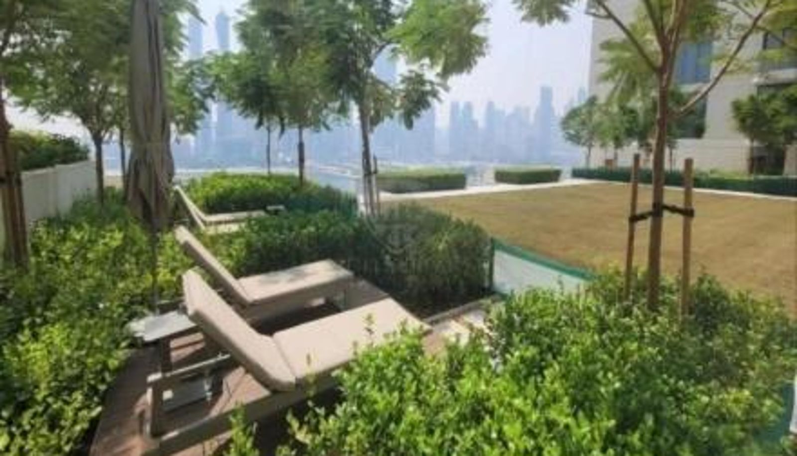 Standardzimmer - Seaside Splendor: Luxe Retreat at Emaar Beachfront