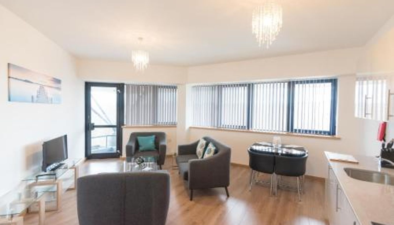 Kuchnia - Comfortable 2BR Swindon Long Stay