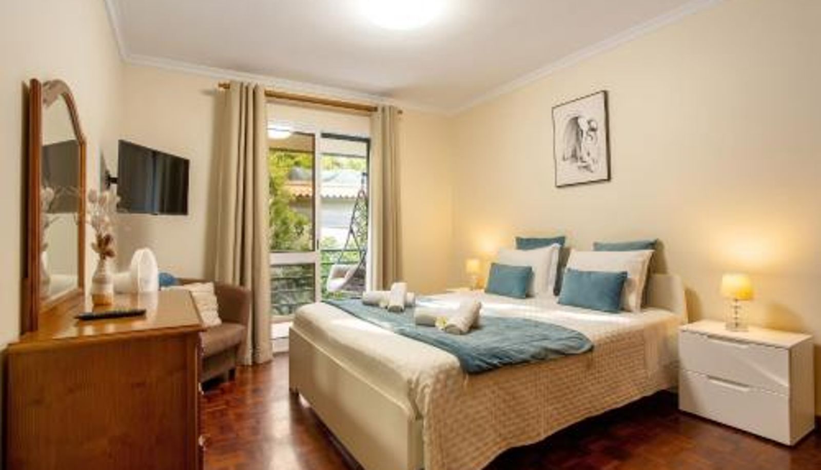 Zimmer - Charming Apartment in Funchal with Balcony and View