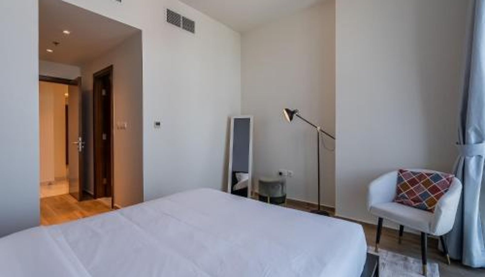Standardzimmer - Noora Tower I Habtoor City I Spacious 3BDR plus maid room I Business Bay